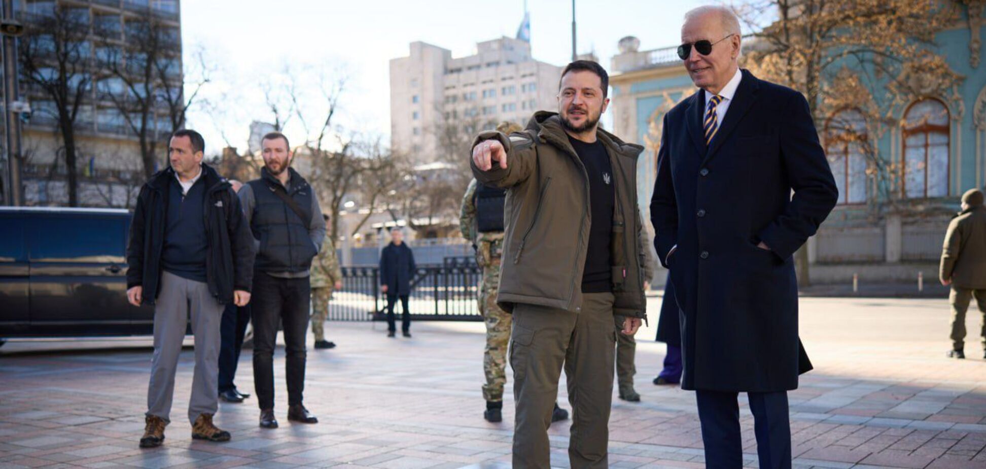 Президент Головної країни світу в 80 років став Героєм