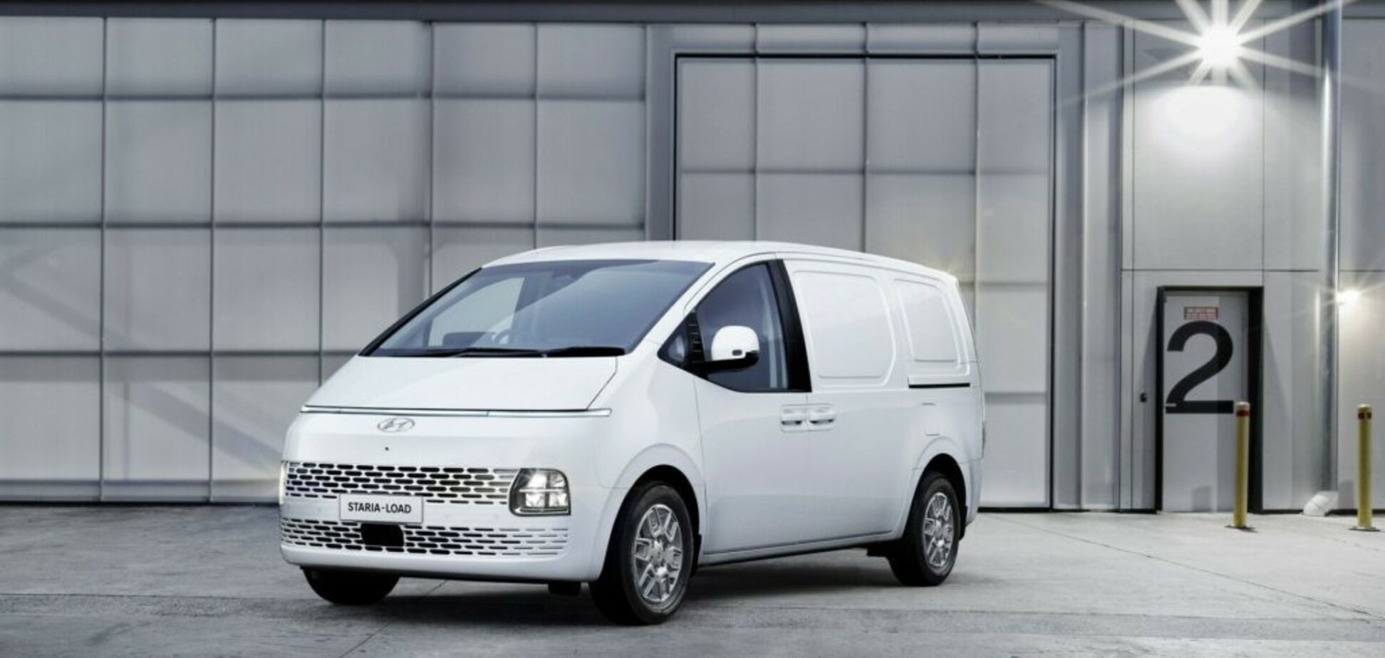 Минивэн Hyundai Staria обзавелся новой версией Load