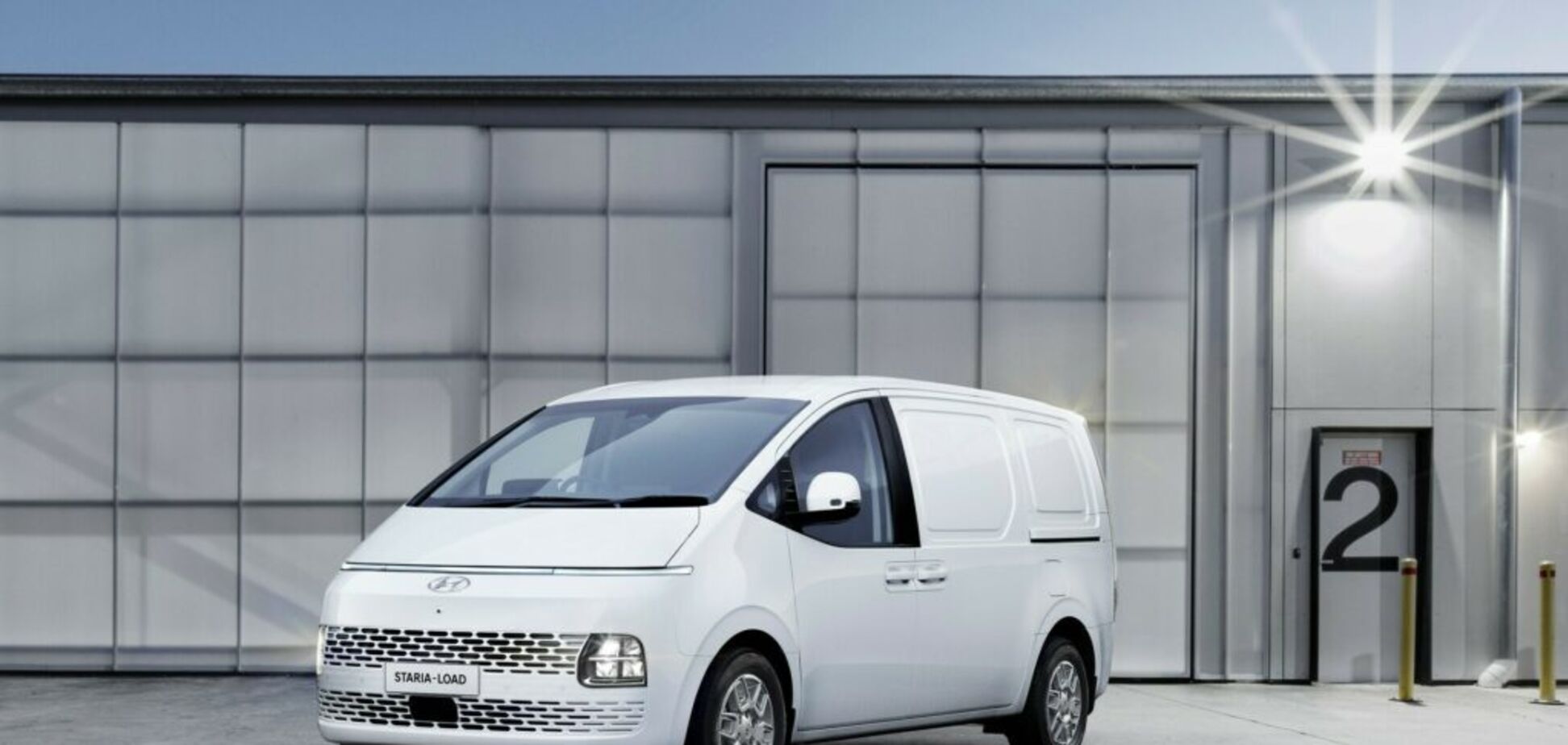 Минивэн Hyundai Staria обзавелся новой версией Load