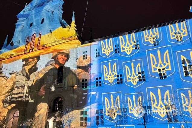 Всесвітньо відомий митець Геррі Хофштеттер підсвітив будівлі у Львові на знак солідарності з Україною. Фото 