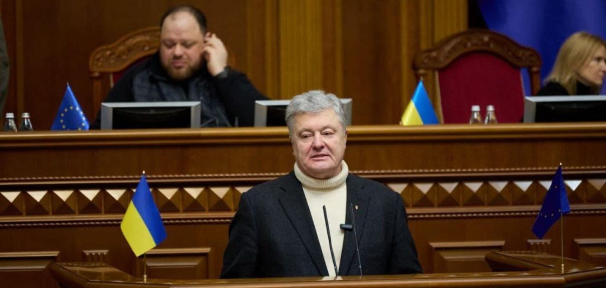 30 тысяч грн каждому воину должны быть нетронутыми: Порошенко призвал сохранить достойное денежное обеспечение бойцов ВСУ