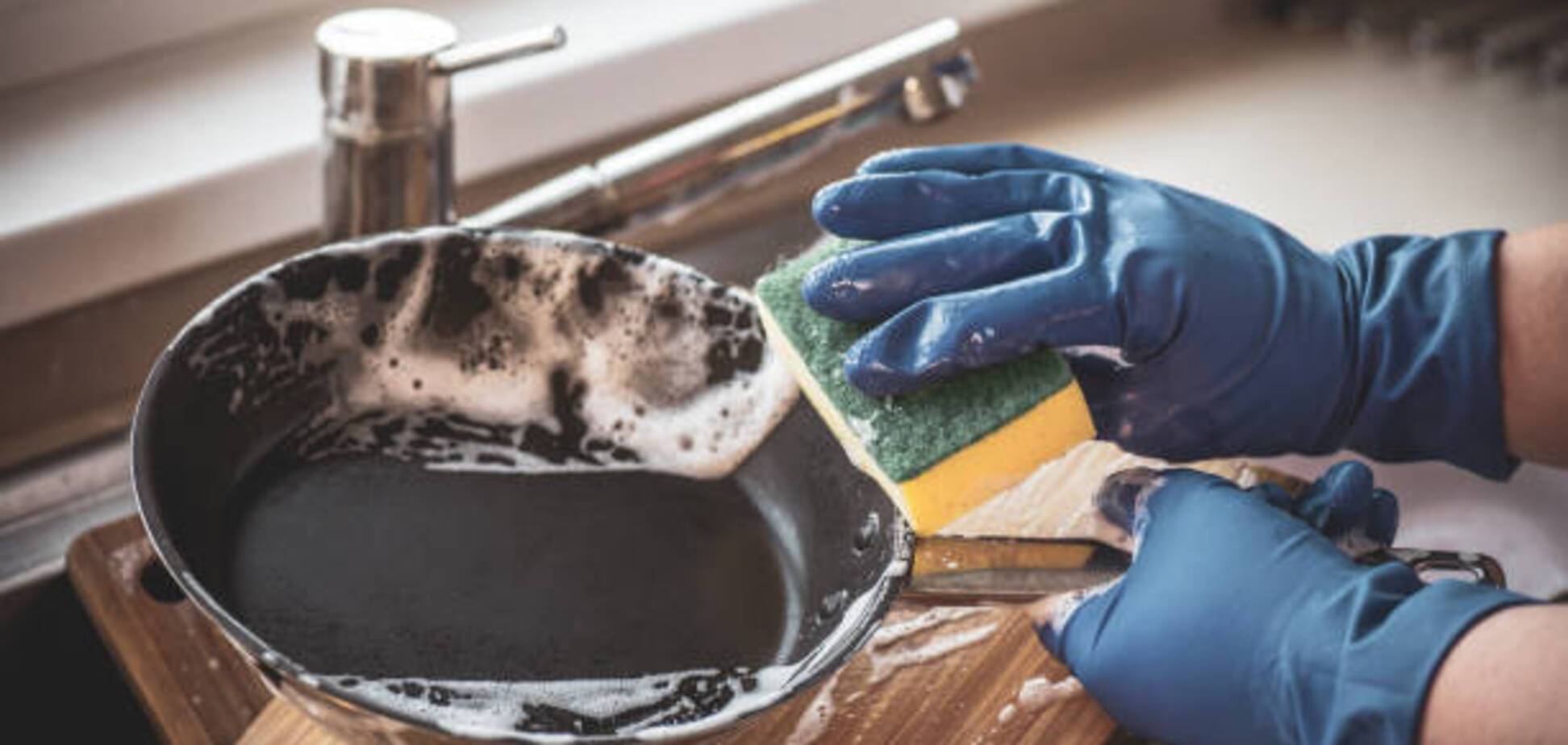 Чим відмити сковороду