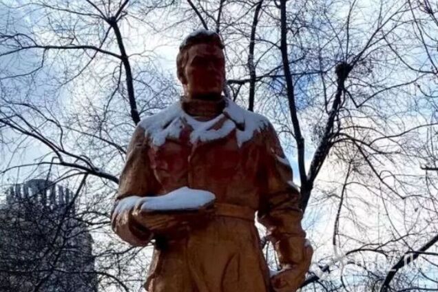 Памятник находится в Шевченковском районе столицы