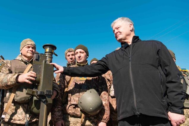 Усе для нашої перемоги: Порошенко привіз техніку в підрозділ ППО на південь. Фото і відео