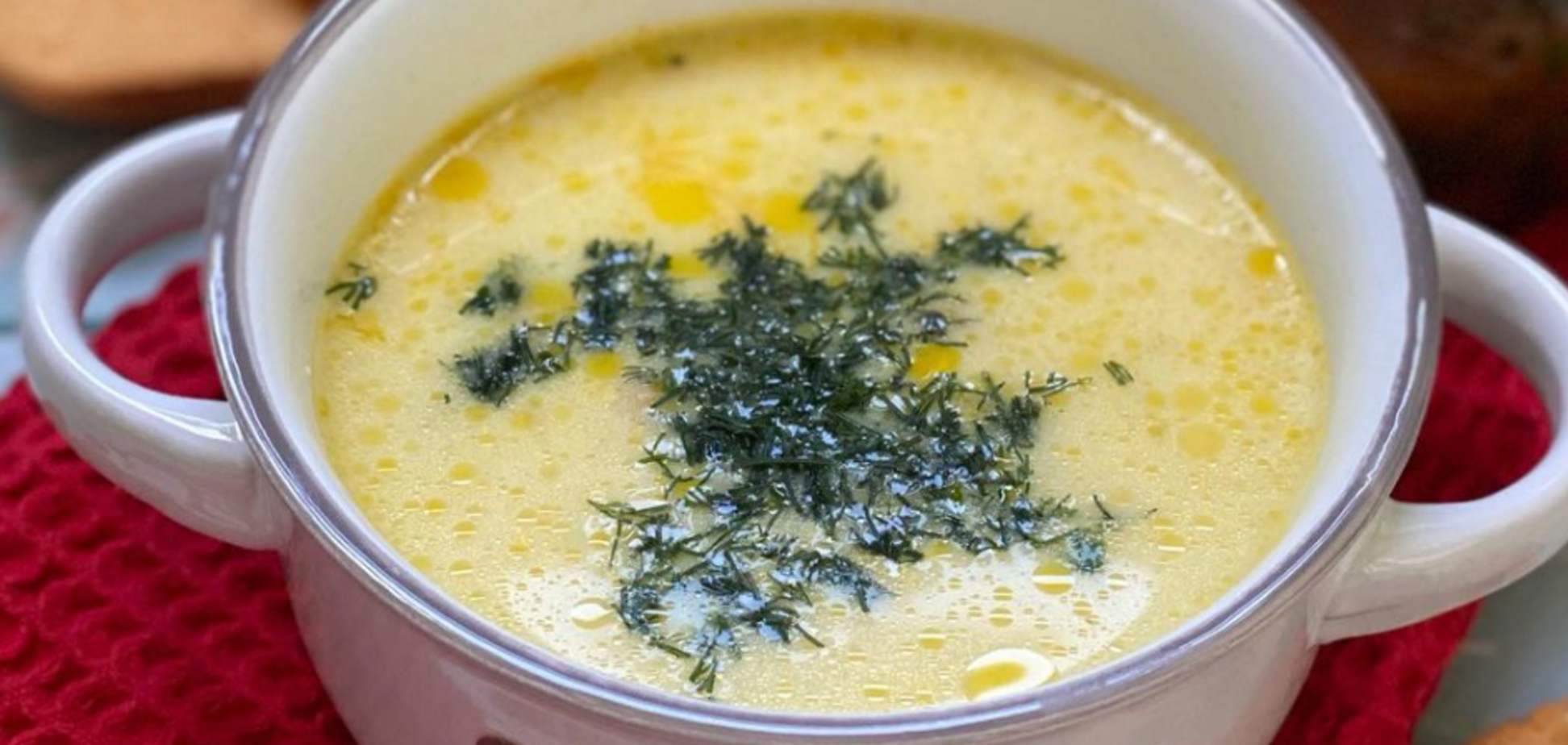 Суп із плавленим сиром та печерицями: як приготувати ситну страву на обід