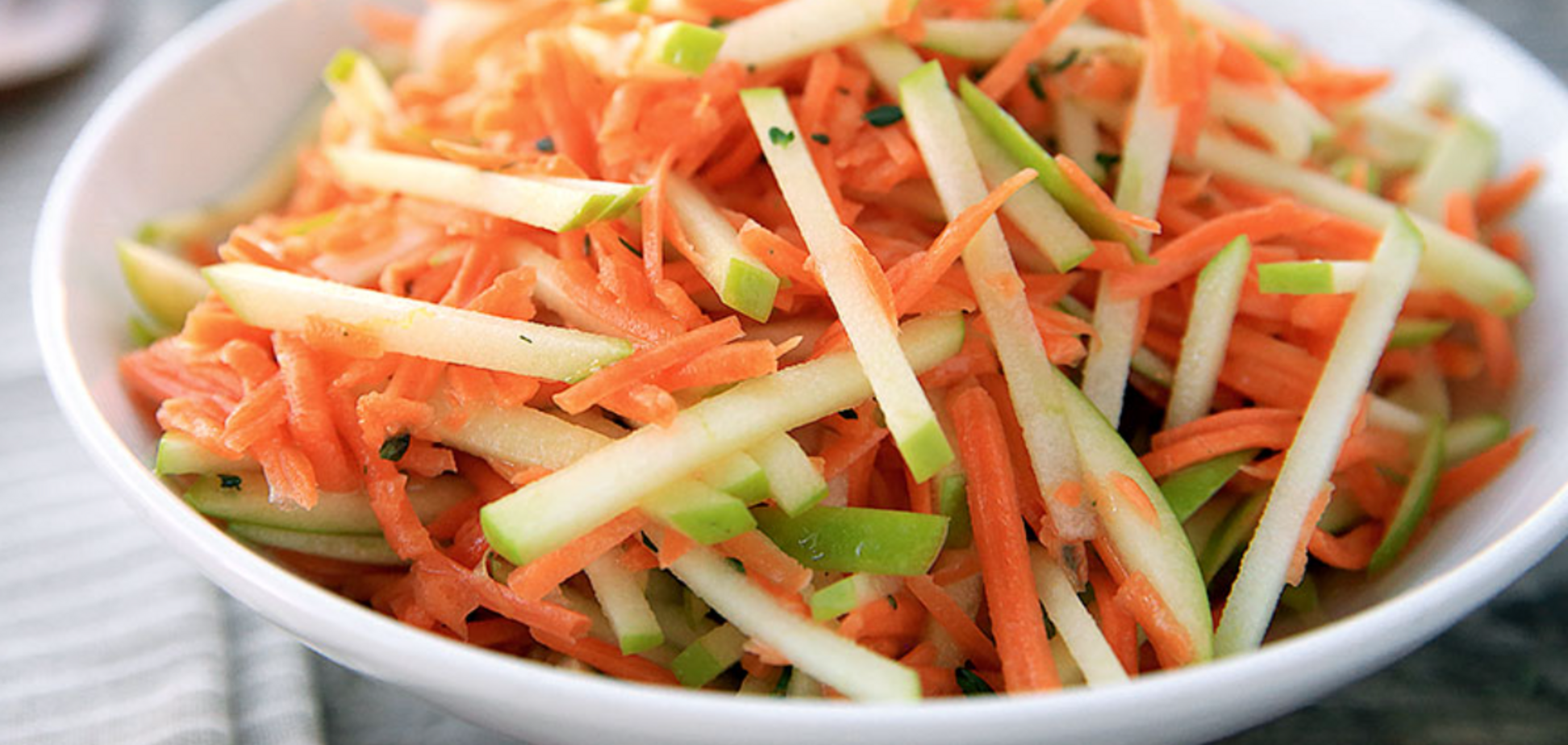 Корисний салат з моркви і яблук без майонезу за 5 хвилин: можна їсти в піст