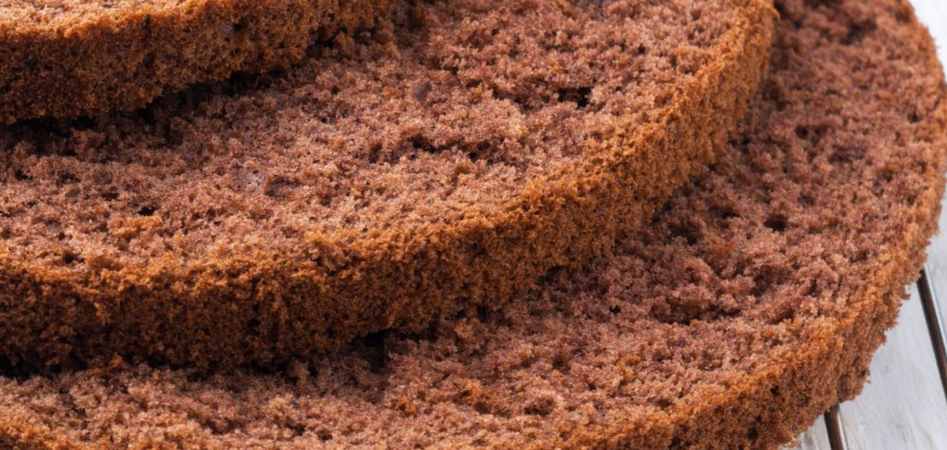 Пышный шоколадный бисквит, который никогда не падает: готовится элементарно