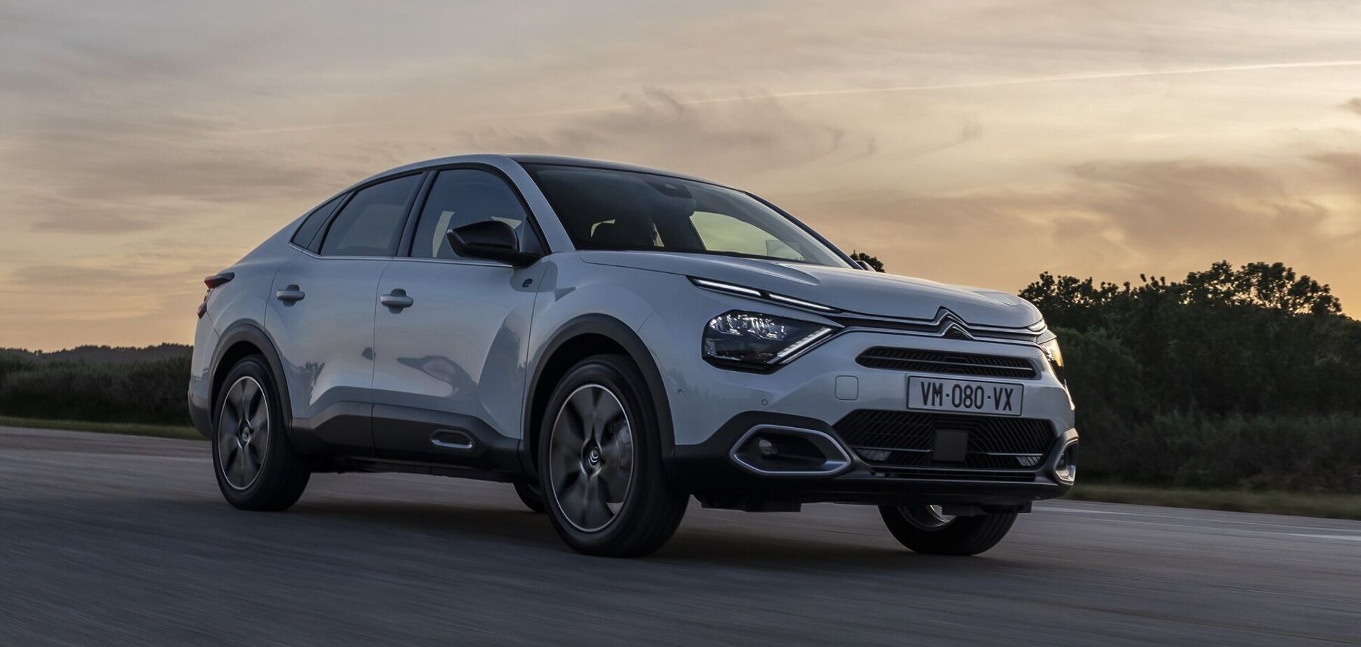 Стало відомо українські ціни на новий крос-седан Citroen C4 X
