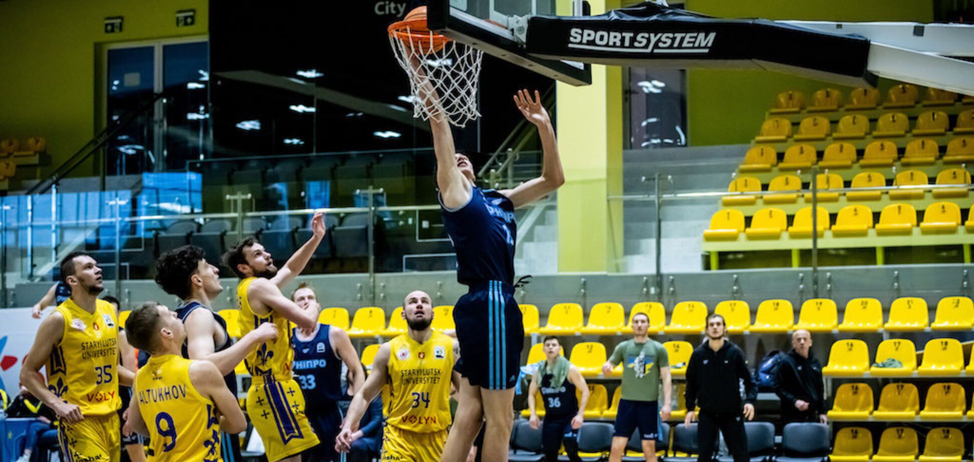 26-я победа 'Будивельника', успехи 'Днепра' и триумф 'Черкаських Мавп'. Результаты Суперлиги 18 марта