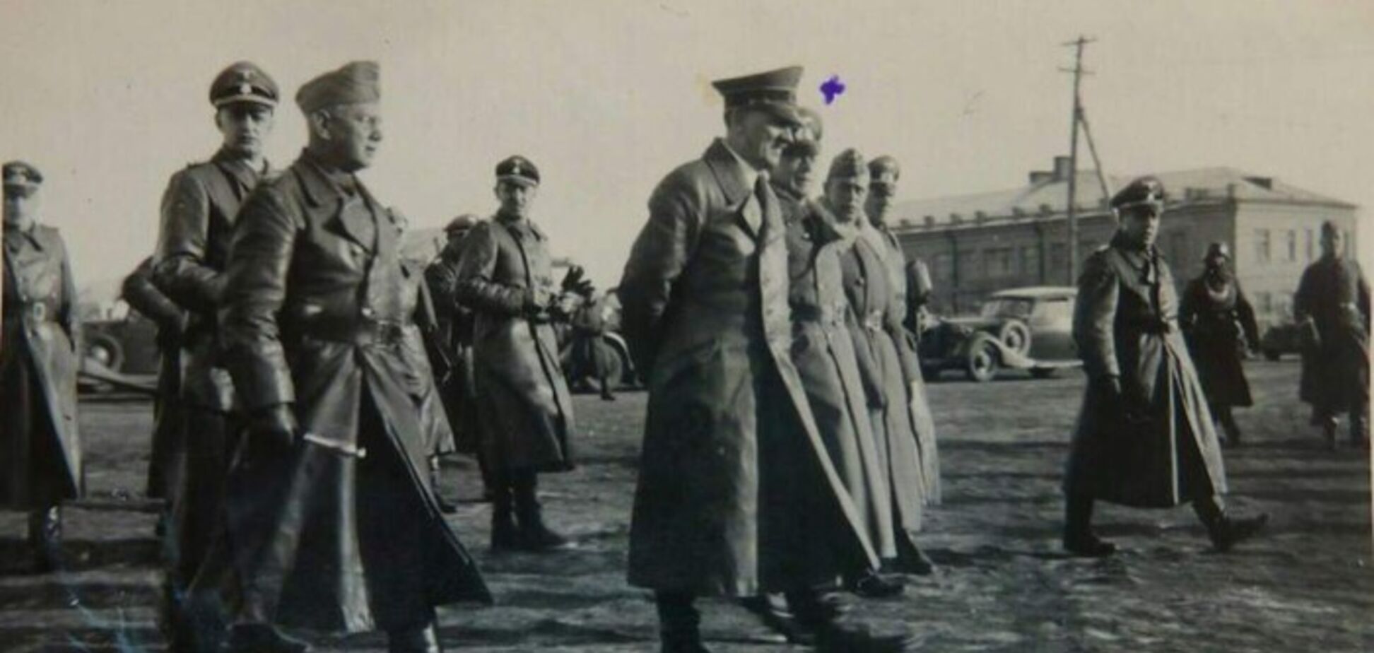 Гітлер теж приїжджав в захоплений Маріуполь: фінал усі знають