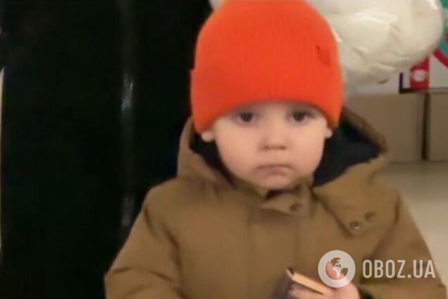 Ради этого нужно жить и воевать: маленький Ярик из Краматорска взволновал до слез, слушая Гимн Украины. Видео