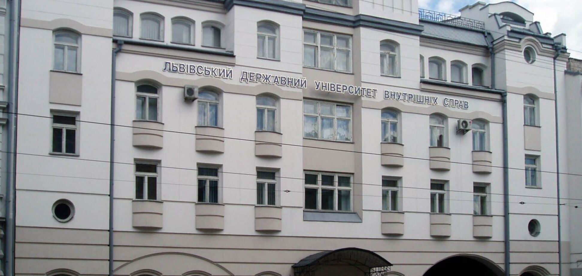 Застрелился из автомата: во Львове покончил жизнь самоубийством 18-летний курсант