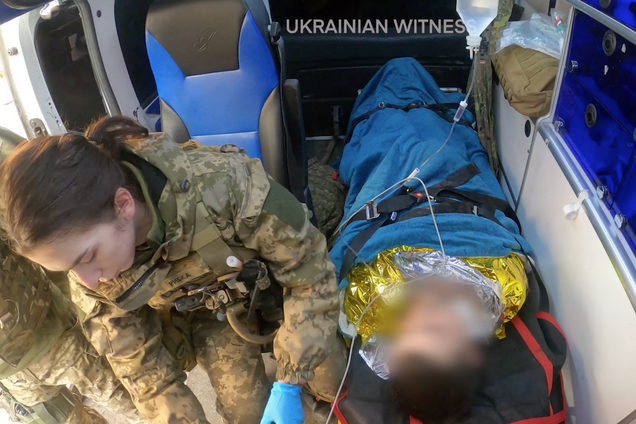 Медики рассказали об эвакуации раненых на Бахмутском направлении и сложном выборе. Видео