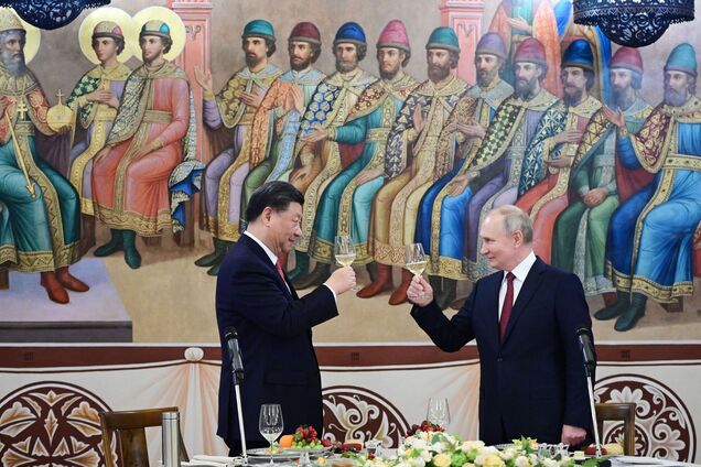 'Чертовы лицемеры!' Россия и Китай выпустили совместное заявление 'за гранью здравого смысла', спровоцировав бурную реакцию болельщиков 