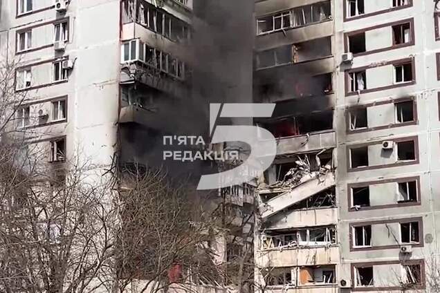 Загарбники прицільно вдарили по багатоквартирному будинку у Запоріжжі