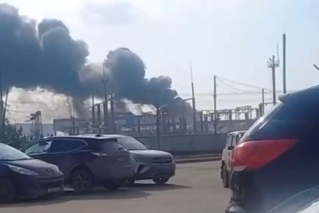 В российском Арамиле загорелось  здание научно-производственного комплекса 