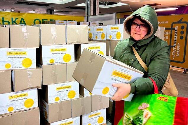 Переселенці у Дніпрі отримали продуктові набори від Фонду Ріната Ахметова