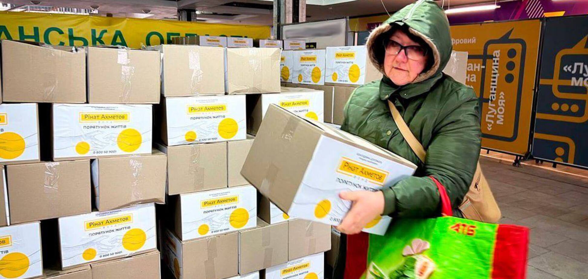 Переселенцы в Днепре получили продуктовые наборы от Фонда Рината Ахметова