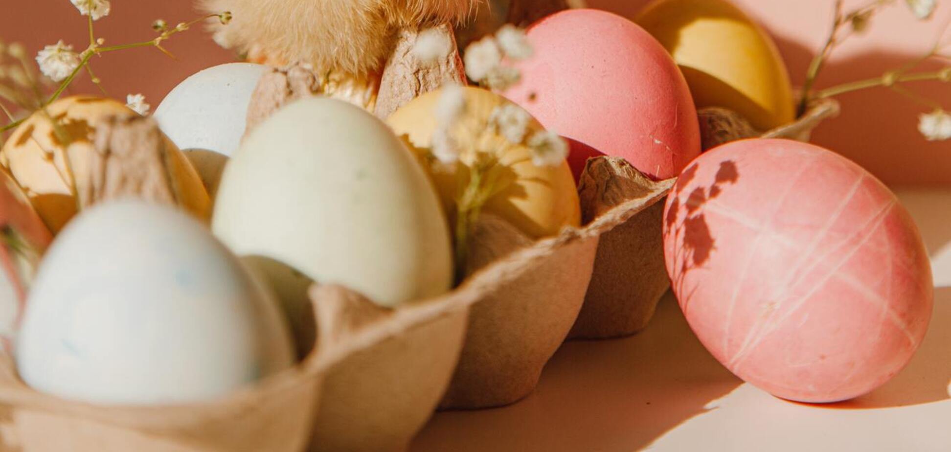 Чим категорично заборонено фарбувати яйця на Великдень: цими барвниками можна отруїтися 