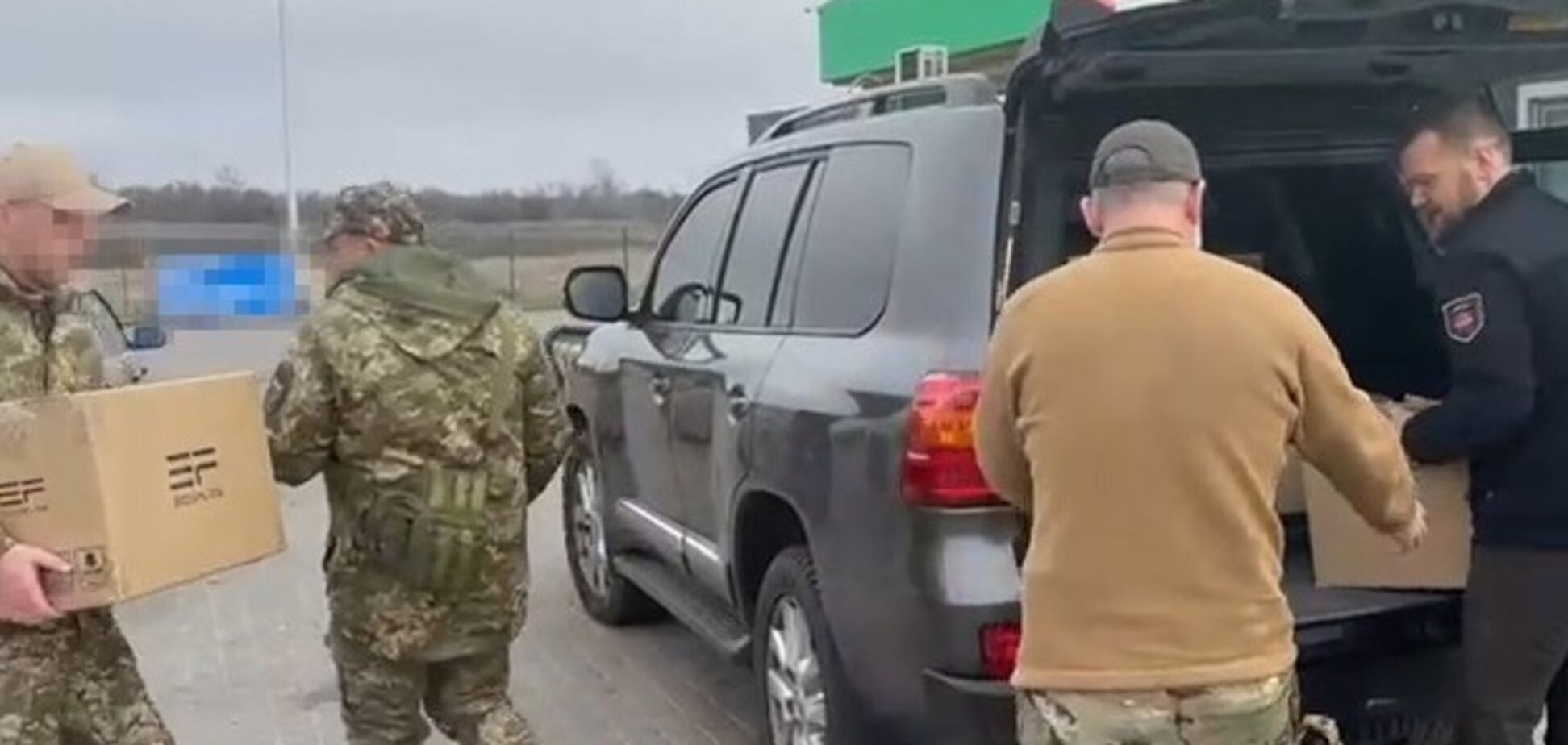 Бойцы на Бахмутском направлении получили антидроновые ружья от 'Стального фронта'