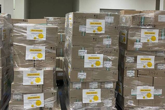 Фонд Рината Ахметова передал около 800 тысяч единиц медикаментов для медучреждений и населения