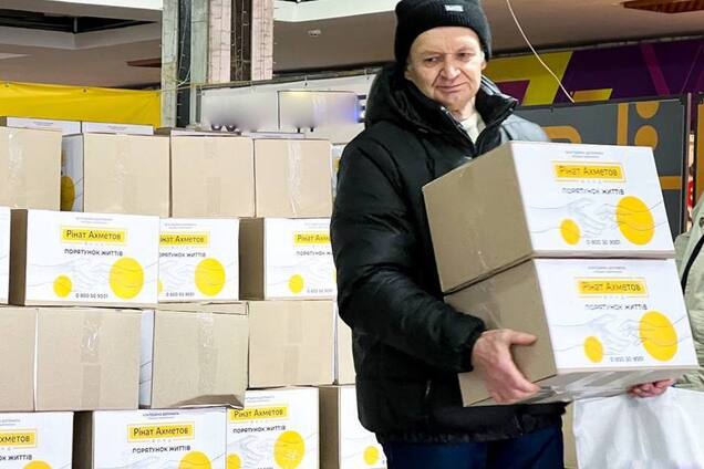 Переселенці у Дніпрі отримали допомогу від Фонду Ріната Ахметова