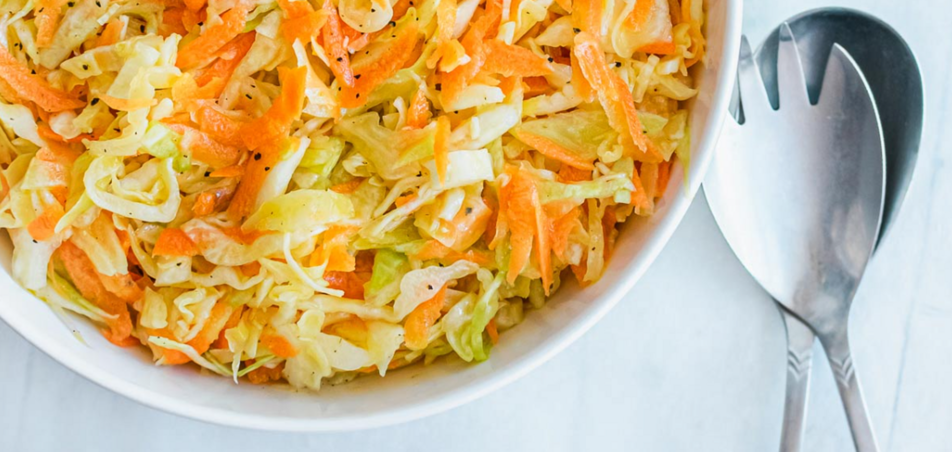 Витаминный салат из капусты и моркови: готовится без майонеза