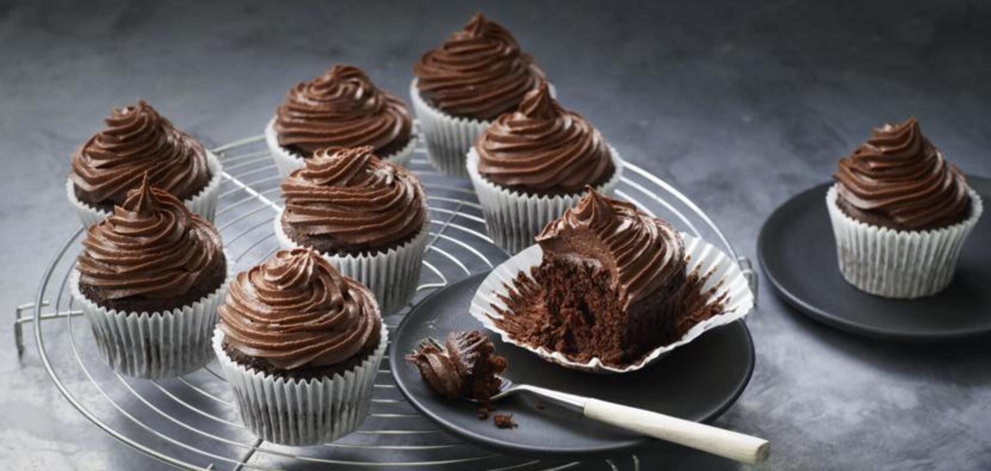 Вкусные шоколадные капкейки на 8 марта: сладкий подарок для самых родных