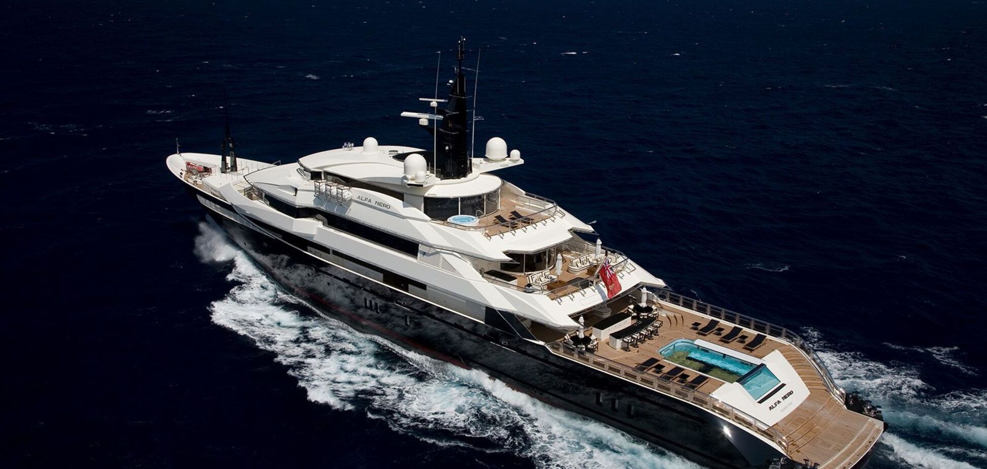 Яхта принадлежит Гурьеву