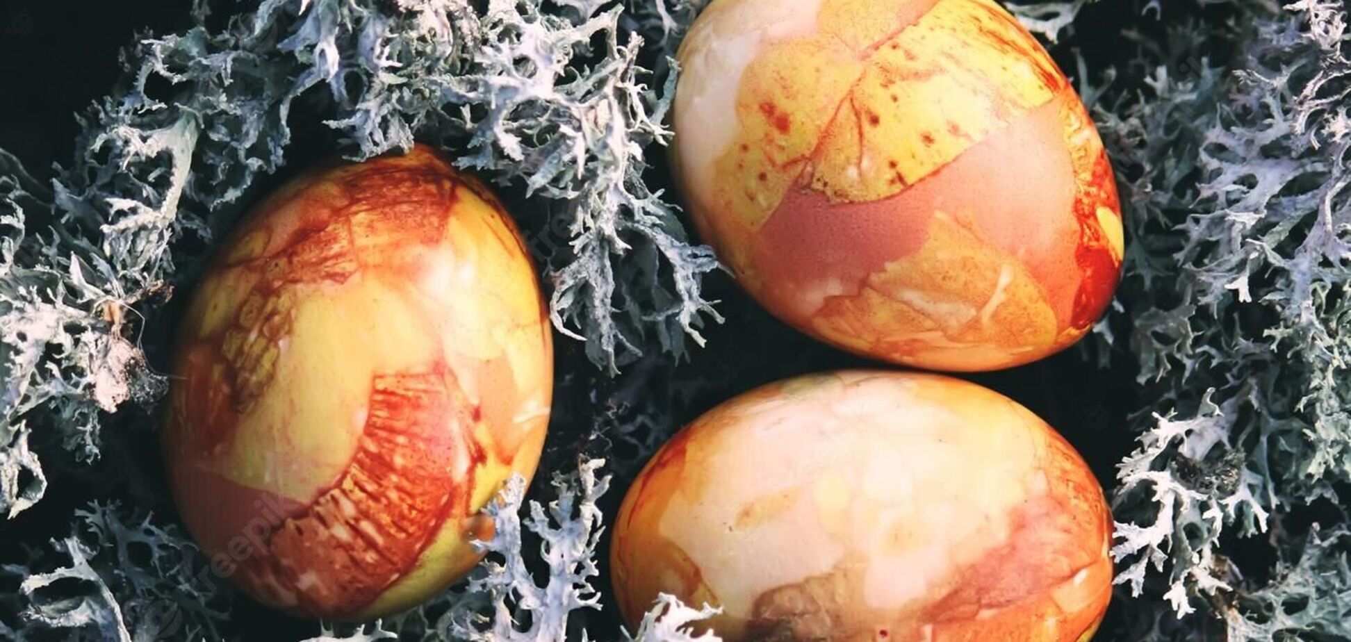 Як пофарбувати мармурові яйця на Великдень: лише натуральні барвники 