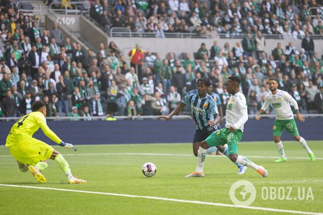 Вратарь перепутал пенальти с мячом и пропустил 'самый нелепый гол в истории'. Видео