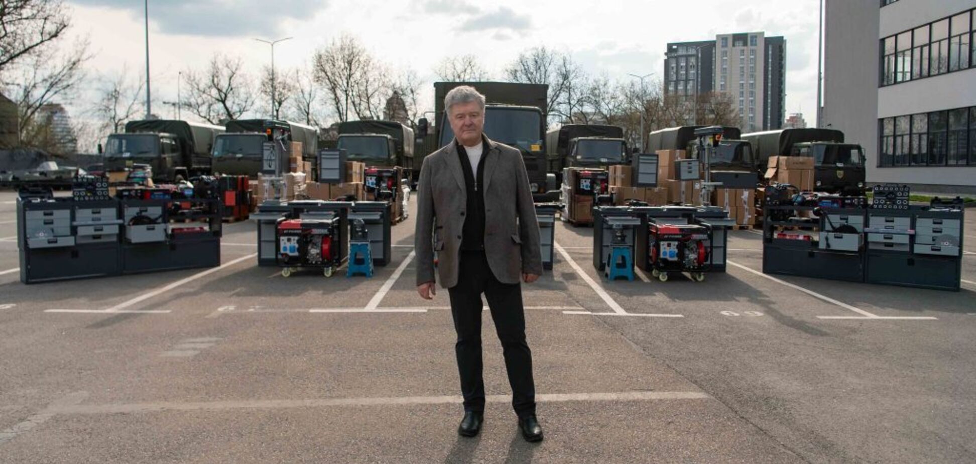 Порошенко подготовил для ВСУ 10 мобильных мастерских для ремонта подбитой техники на передовой. Фото и видео