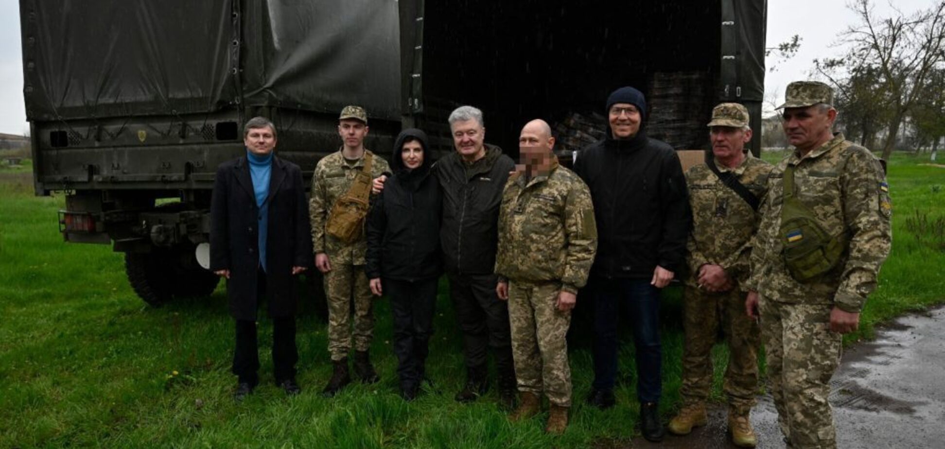 Порошенко привіз техніку артилеристам, які потопили 'Москву'. Фото та відео