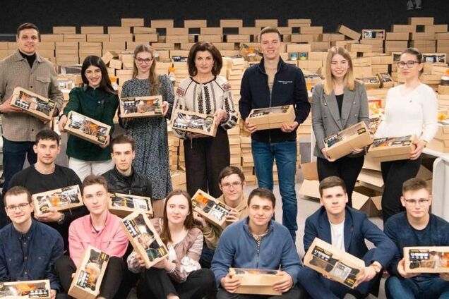 Марина Порошенко та 'Солідарна Молодь' зібрали 2 тисячі великодніх кошиків для військових