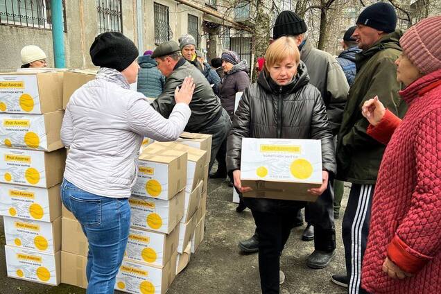 У Покровську завершена видача продуктових наборів від Фонду Ріната Ахметова