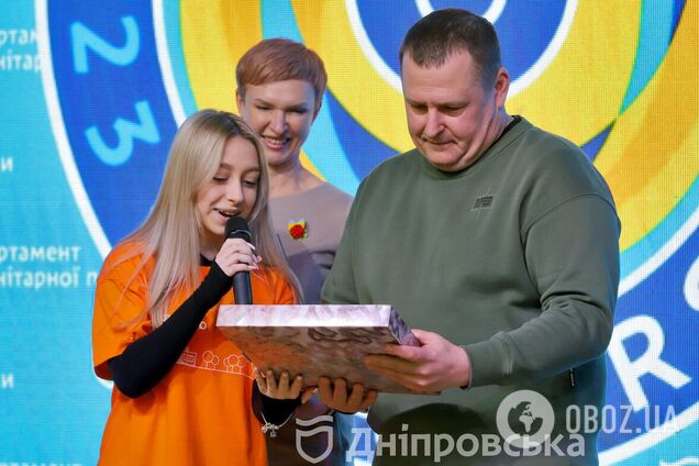 'Каждый должен помогать так, как может': педагоги и школьники Днепра рассказали, как вместе поддерживают ВСУ