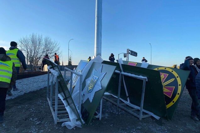 В Буче установили Мемориал защитникам, созданный из металла 'Метинвест'