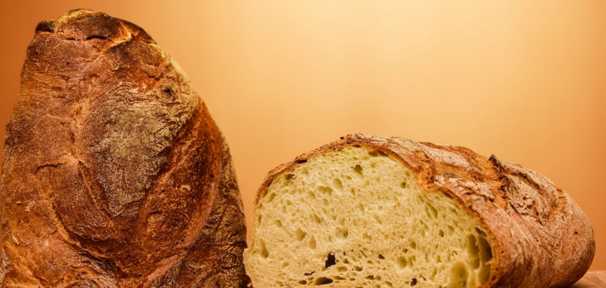 Як спекти хрусткий та пухкий домашній хліб: ділимось технологією 
