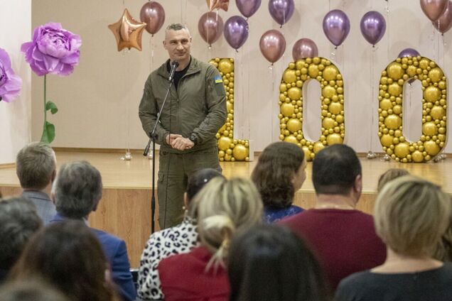 Кличко поздравил учителей и учащихся киевской спецшколы №57 со 100-летним юбилеем учебного заведения. Фото