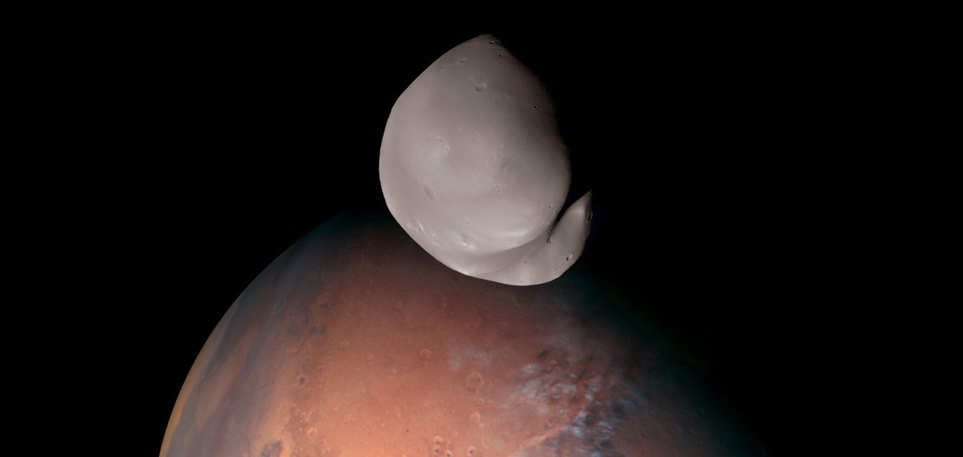 Зловещий спутник Марса показали вблизи впервые с 1977 года: он оказался не тем, чем его считали