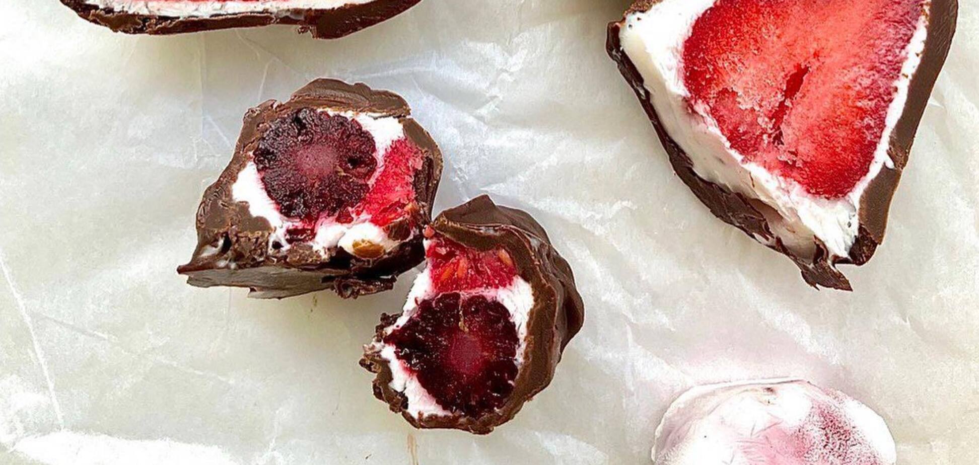 Як приготувати цукерки із заморожених ягід: з шоколадом та йогуртом 