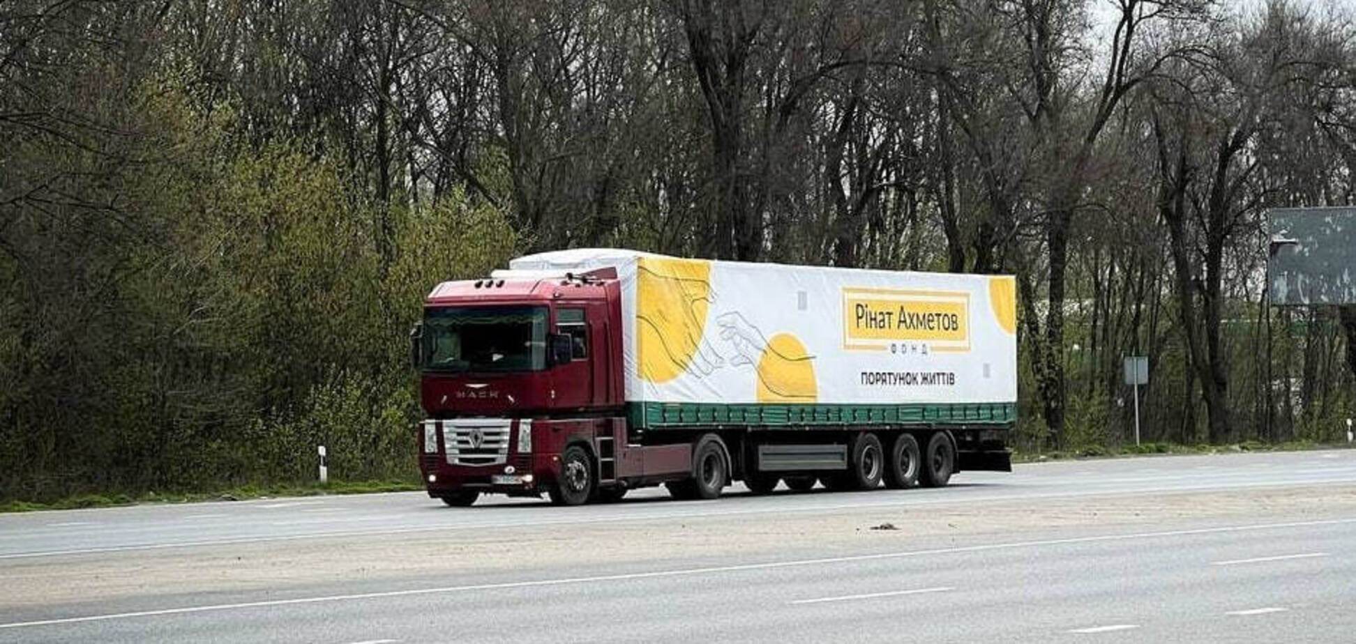 Фонд Ріната Ахметова відправив чергову партію гуманітарної допомоги вимушеним переселенцям із Маріуполя