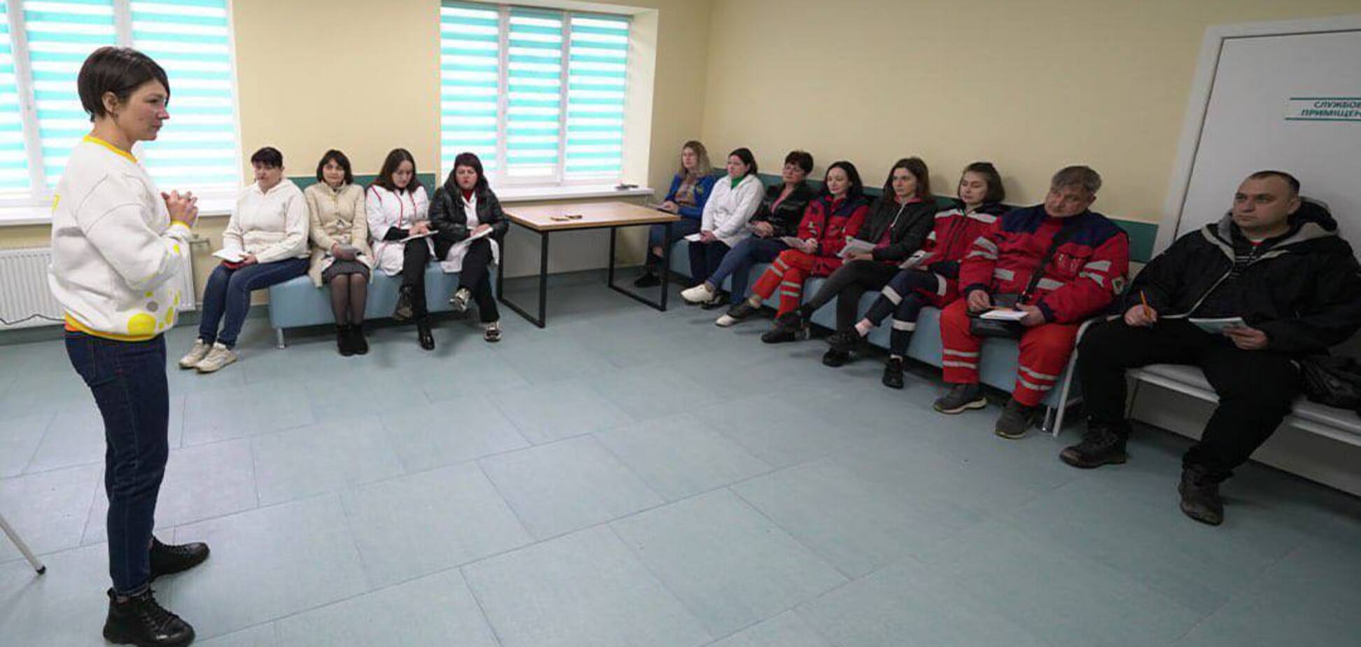 Підтримати тих, хто рятує життя: психологи Фонду Ріната Ахметова провели консультацію для медиків Сумщини