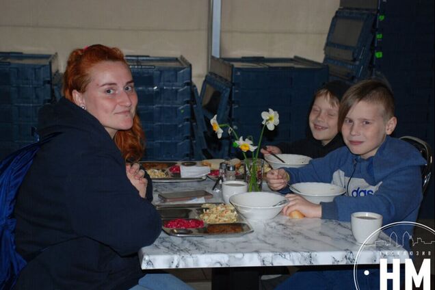 У Дніпрі безплатно годують одиноких осіб поважного віку та переселенців