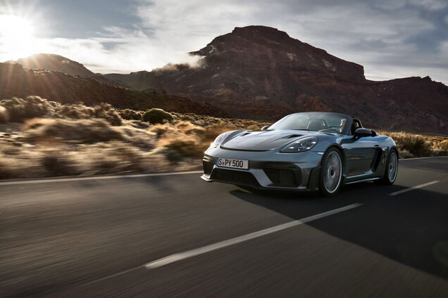 Porsche представив топову версію 718 Spyder RS