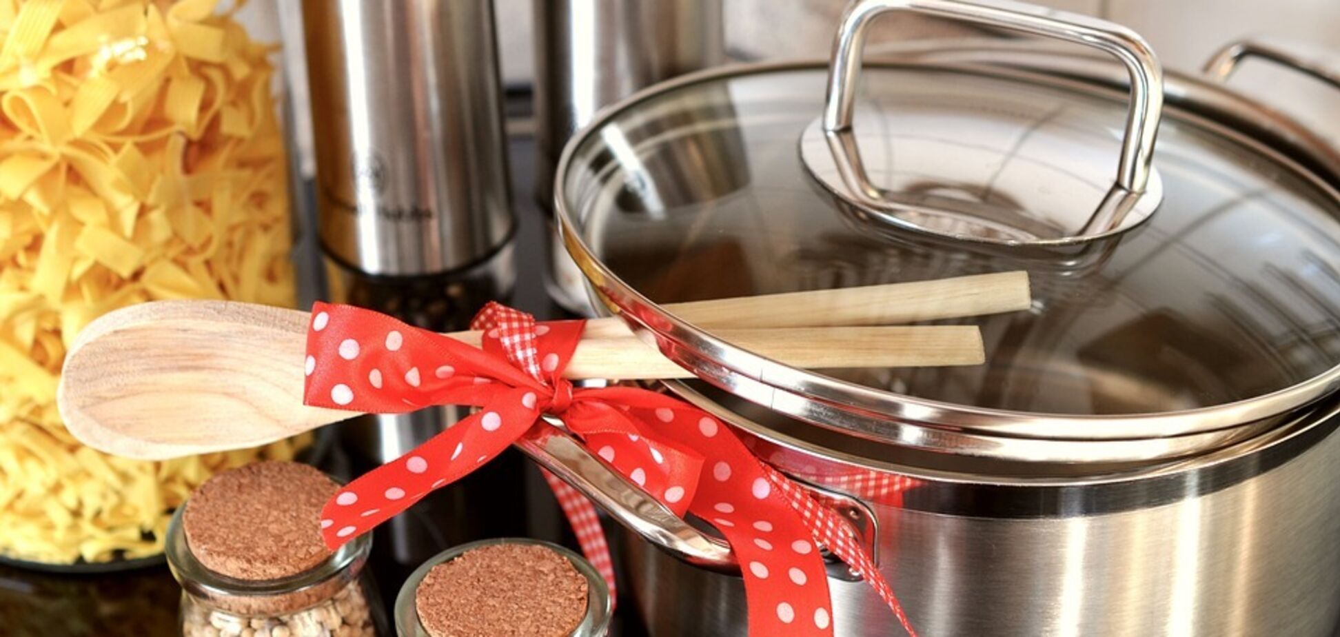 Топ-10 предметів для кухні, які значно полегшать ваше життя 