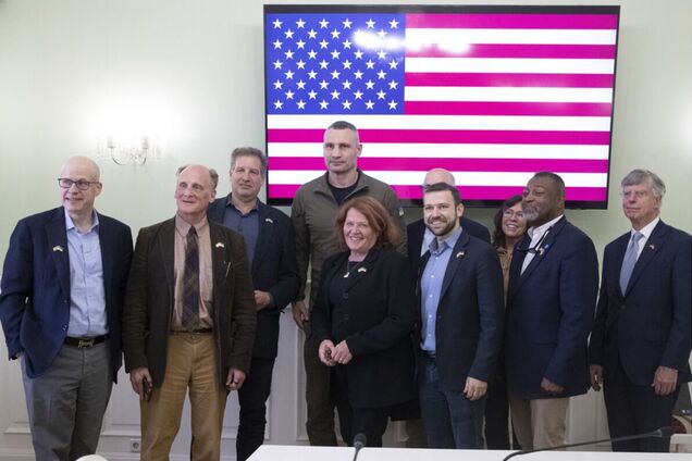 Кличко зустрівся з делегацією американської організації RDI, яка активно допомагає Україні. Фото