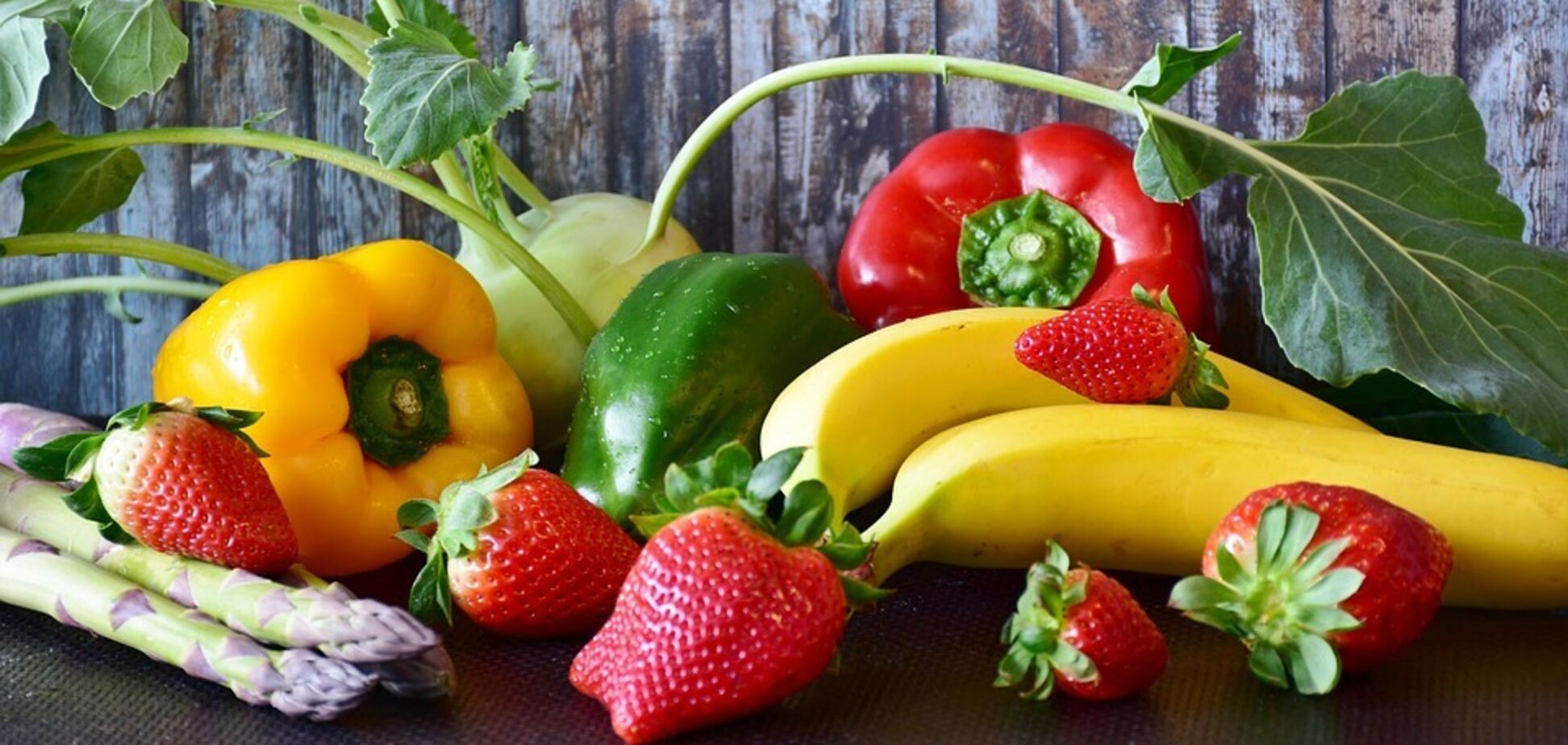 Как сохранить свежесть овощей, фруктов и ягод надолго: 5 простых лайфхаков