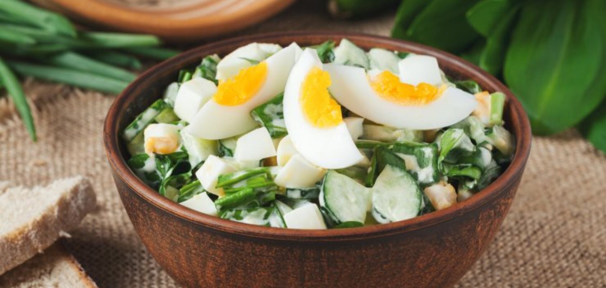 Простой салат с яйцами и зеленым луком: весеннее блюдо за 10 минут