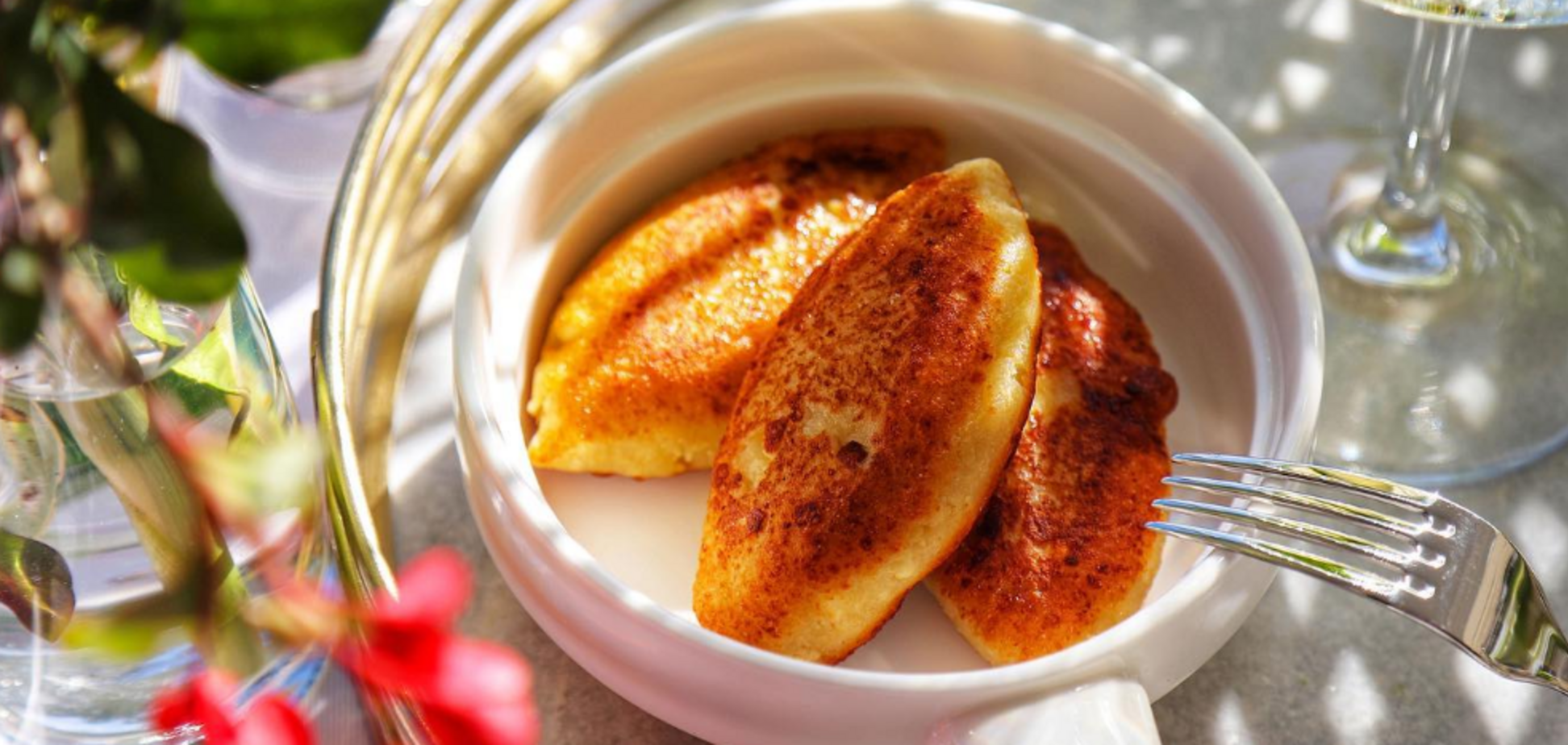 Без молока и дрожжей: золотистые жареные пирожки из творога на перекус
